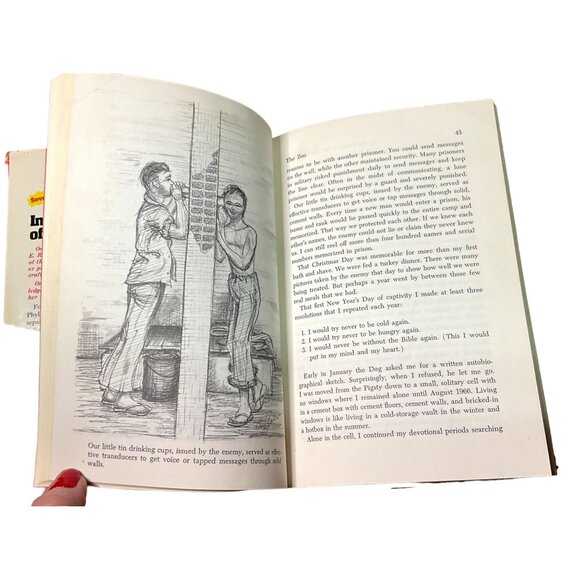 IN THE PRESENCE OF MINE ENEMIES BOOK HOWARD RUTLEDGE 1973 HCDJ POW AUTOBIOG - Picture 4 of 7